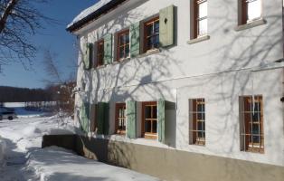 Naturfreundehaus Römerstein Außenansicht im Winter