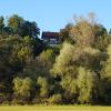 Blick auf das Naturfreundehaus vom Isarradweg.